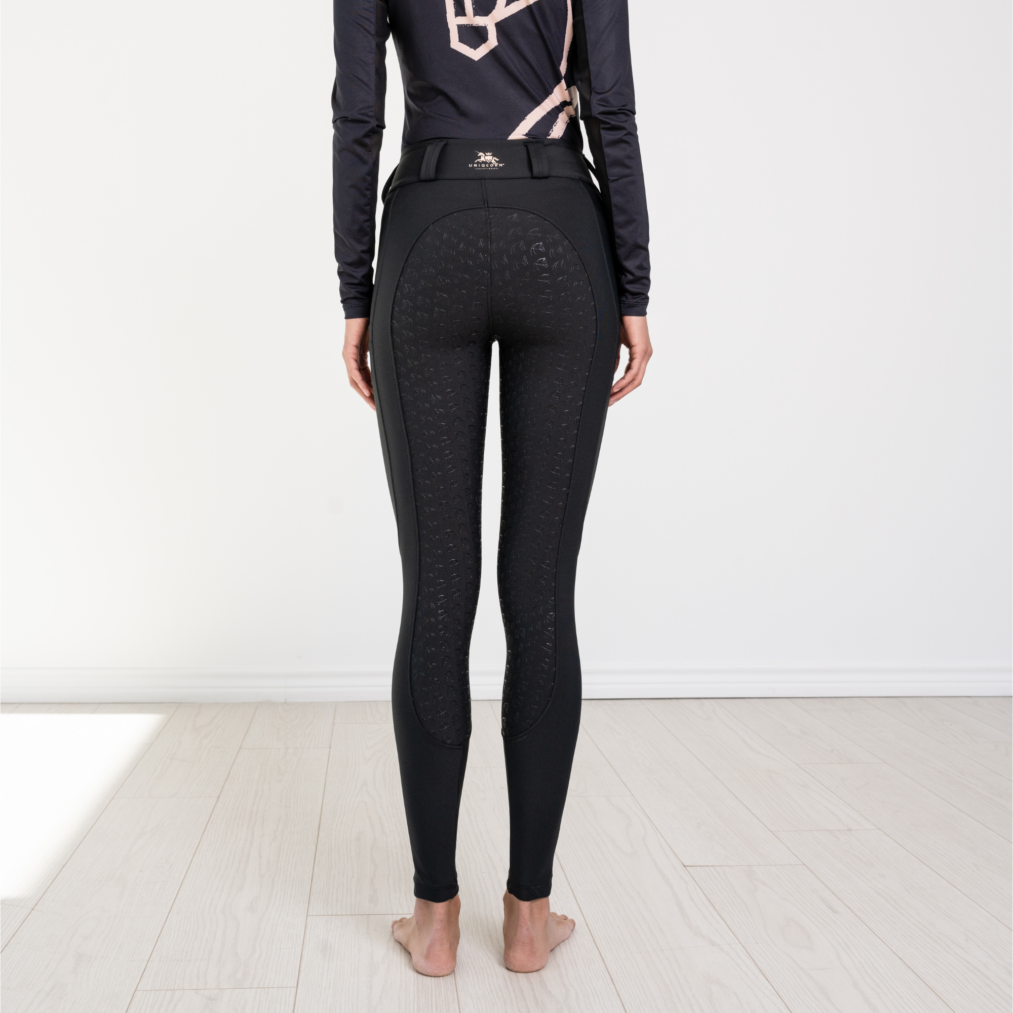 Smooth Compression Training Breeches "Noir" with Front & Phone Pockets