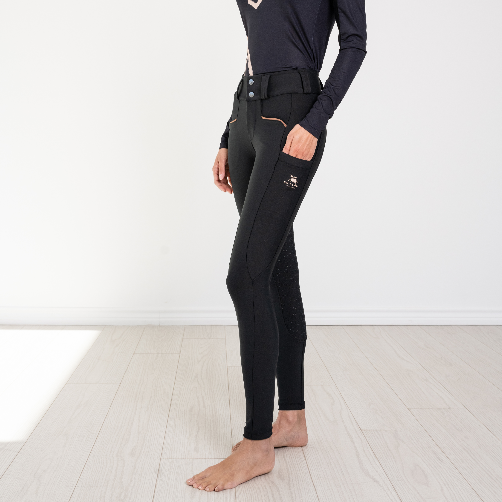 Smooth Compression Training Breeches "Noir" with Front & Phone Pockets