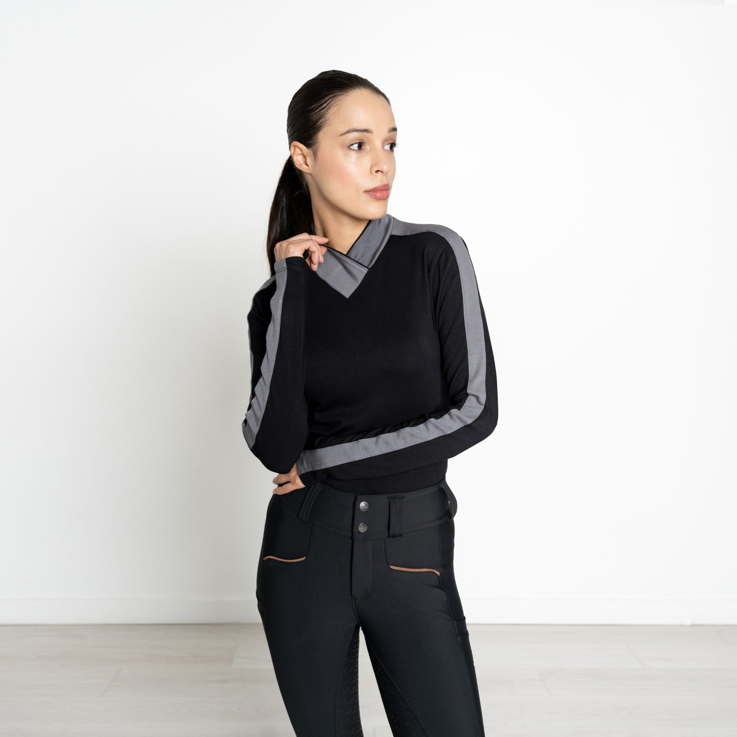 Equestrian Éco Collection Long Sleeve Airweight V-Neck Shirt “Onyx”