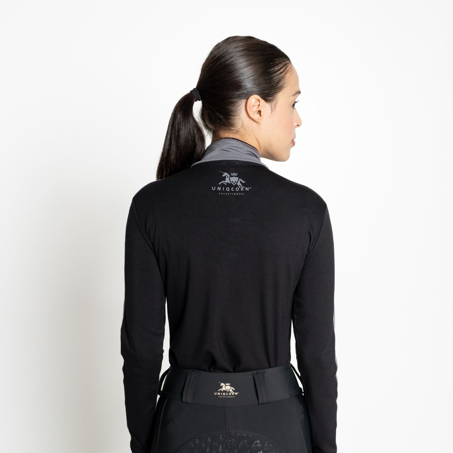 Equestrian Éco Collection Long Sleeve Airweight V-Neck Shirt “Onyx”