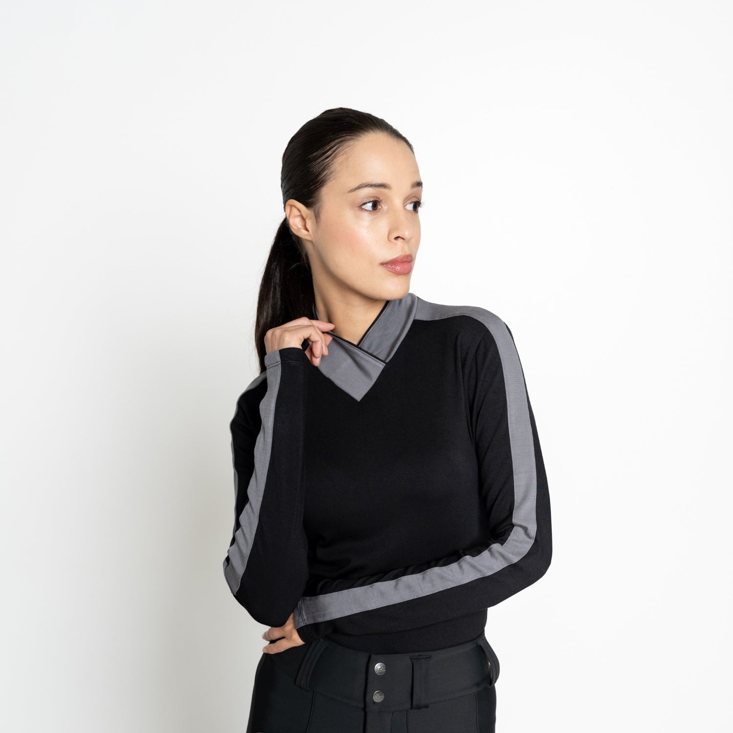Uniqcorn Exceptionnel women's Onyx equestrian sun shirt featuring a refined V-neck zipper, full ombré mesh sleeves, and breathable bamboo stretch fabric.