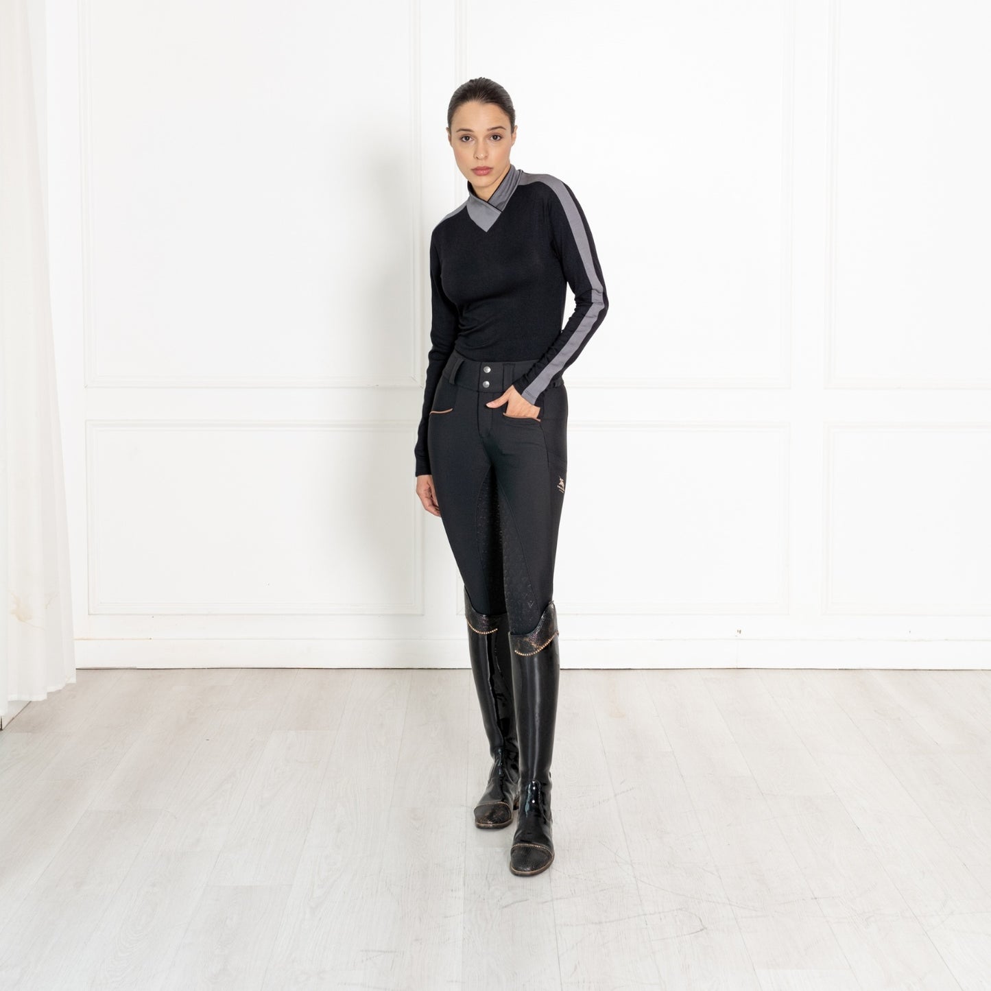 Equestrian Éco Collection Long Sleeve Airweight V-Neck Shirt “Onyx”