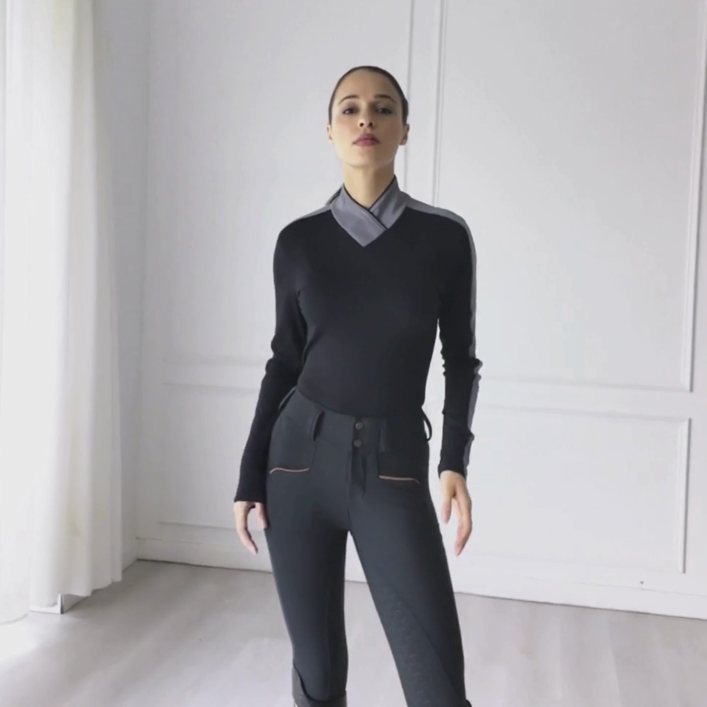 Discover the Uniqcorn Éco Long Sleeve Sun Shirt in Onyx, featuring UPF 50+ protection, ultra-soft bamboo performance fabric, full ombré mesh sleeves for enhanced ventilation, and an elegant silhouette designed for riding and beyond.